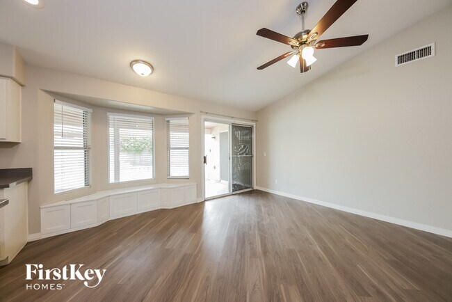 Building Photo - 8832 W Acapulco Ln