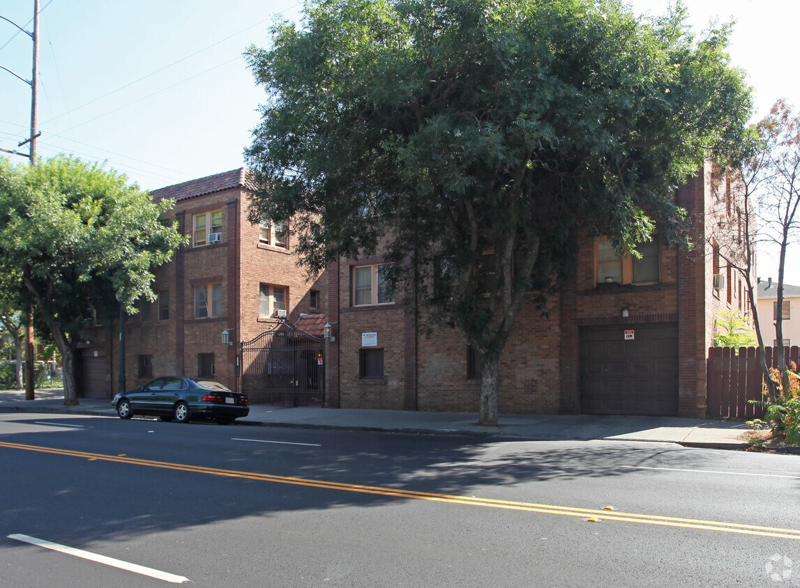 Primary Photo - Hunter House