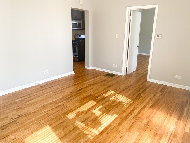 Building Photo - 1514 N Honore St