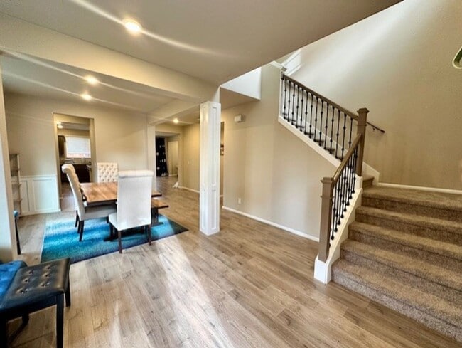 Building Photo - Dream Home: Spacious 4 bedroom + 2 bonus r...