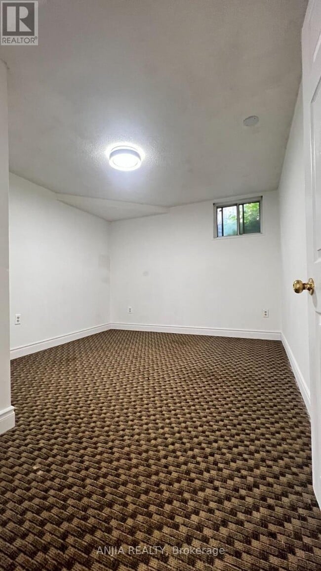 Building Photo - 6 Hillcroft Dr