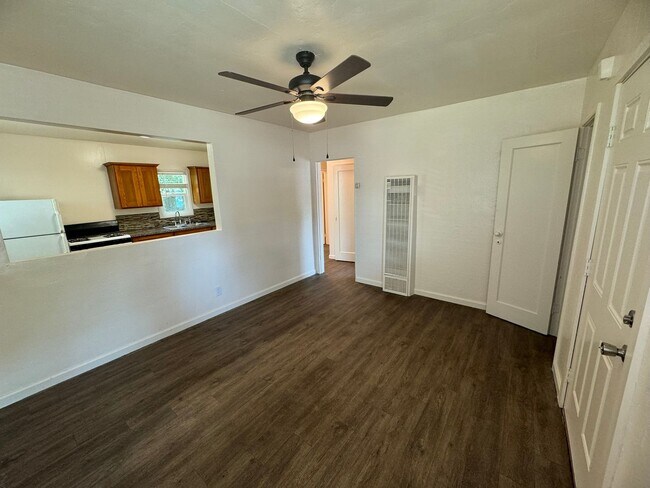 Foto del edificio - One Bedroom - West Sacramento