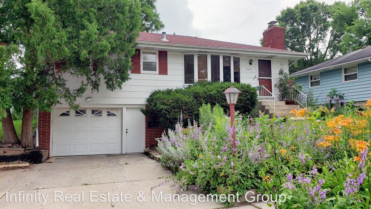 Foto principal - 3 br, 2 bath House - 2412 12th Ave NW