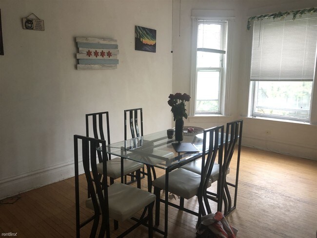 Foto del edificio - 4135 N Greenview Ave