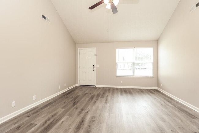 Building Photo - 1225 Eastwoods Dr