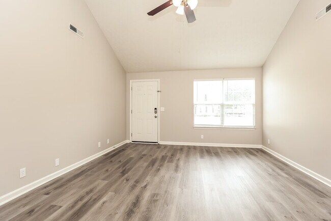 Foto del edificio - 1225 Eastwoods Dr