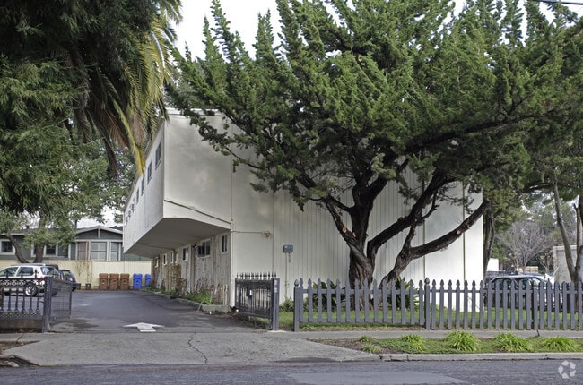 Building Photo - 507 Brown St