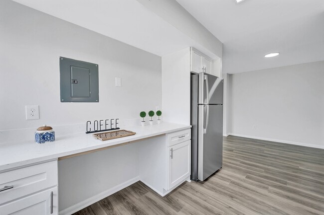 Building Photo - Reston Glade