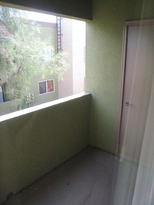 Foto del edificio - 1844 N Decatur Blvd