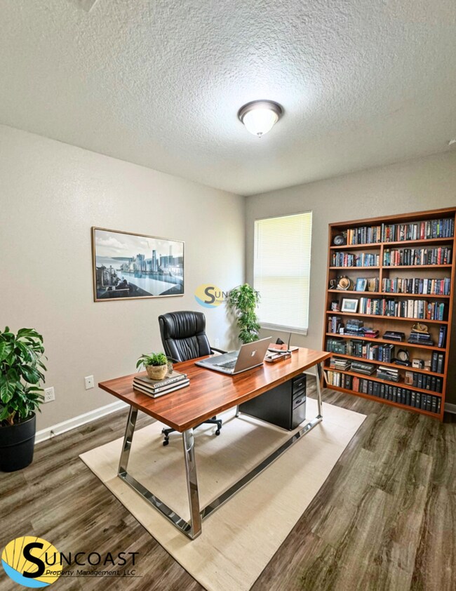 Building Photo - New & Luxurious Apt in West Jax!