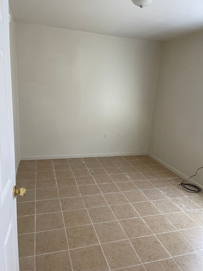 Building Photo - 2621 Saint Joseph St