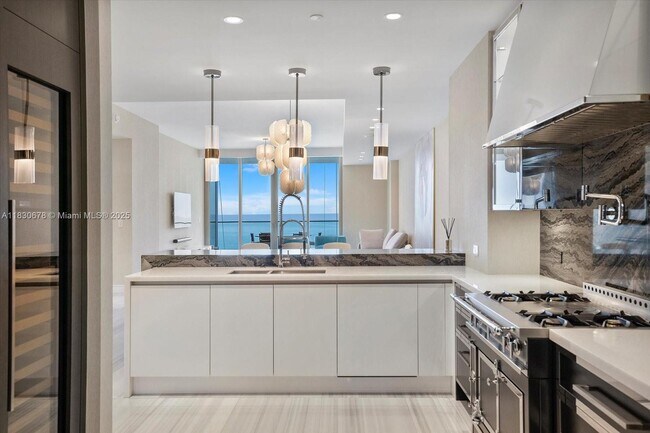 Foto del edificio - 17901 Collins Ave