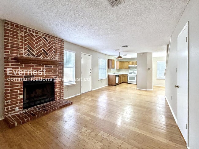 Foto del edificio - 13923 Conner Downs Dr