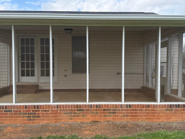 Building Photo - 105 Marcus Dr