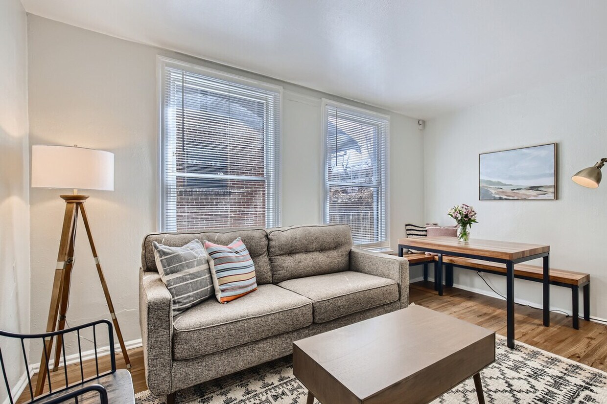 Foto principal - 1073 N Downing St