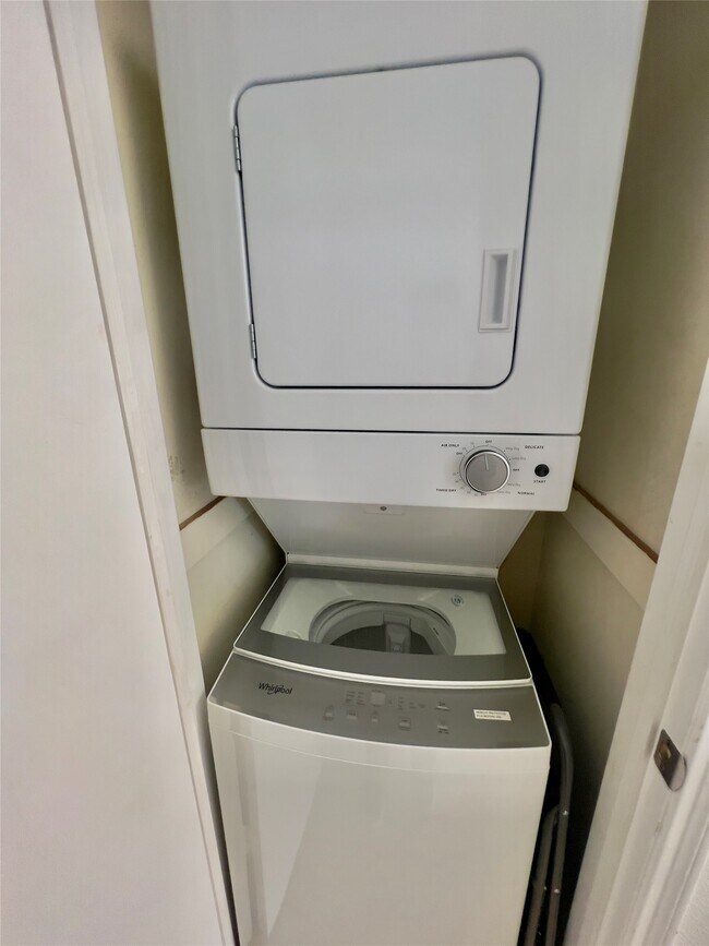 Building Photo - 2750 Holly Hall St