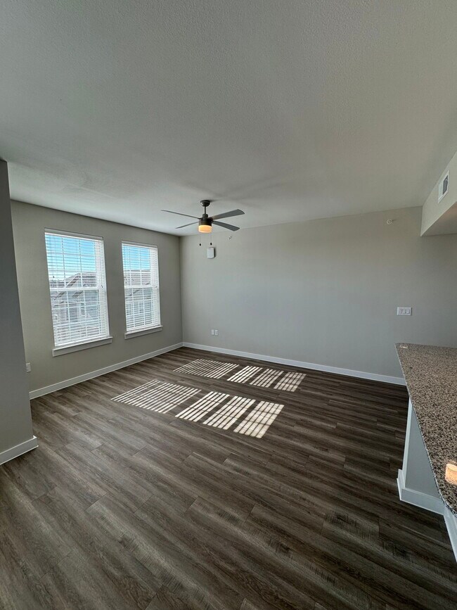 Foto del edificio - 5000 Overboard Cv