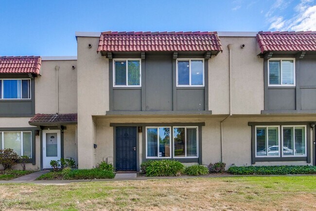 Foto del edificio - Beautiful 4 Bed 2.5 Bath Town Home in Fremont Northgate Area !