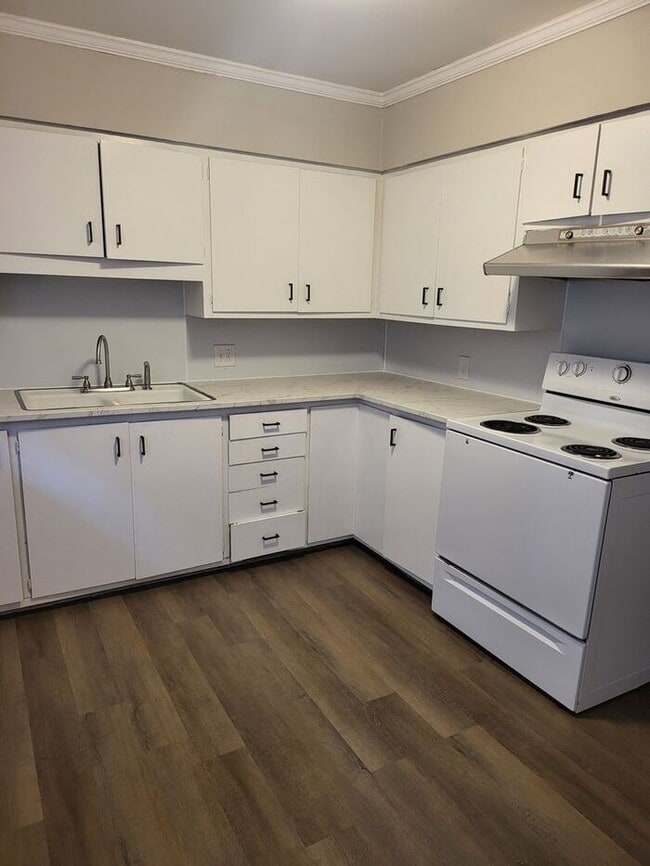 Building Photo - Apartment Close to Downtown Albemarle