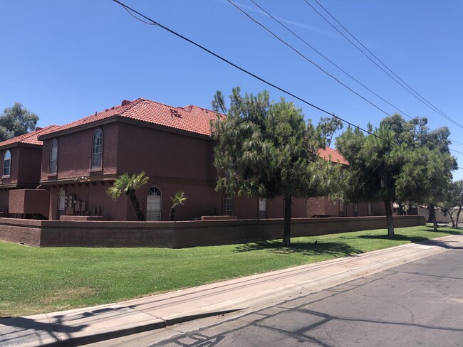 Building Photo - 1402 S Jentilly Ln