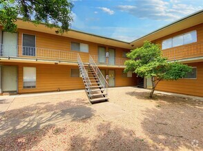 Building Photo - 2800 Swisher St