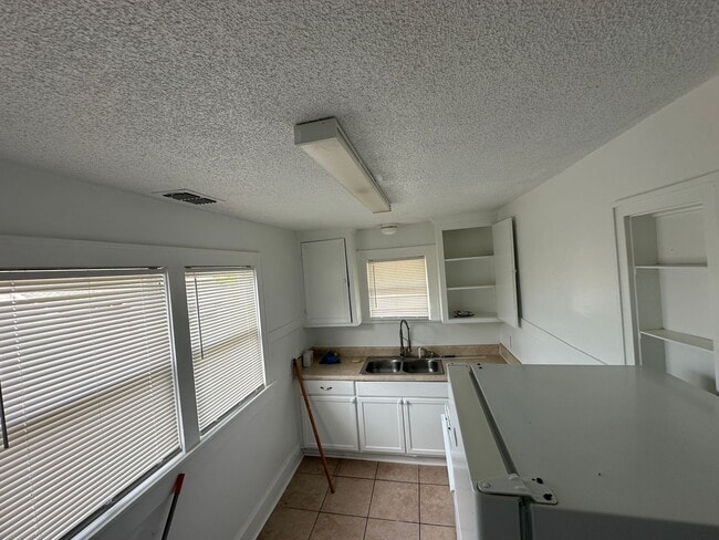 Building Photo - 2 Bedroom 1 Bathroom in Winter Haven