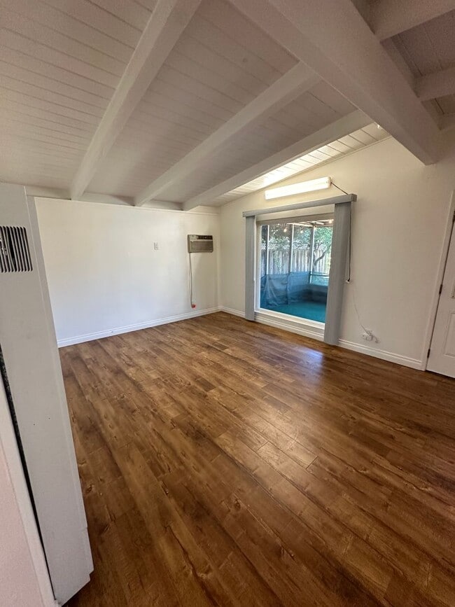 Building Photo - 3 bedroom 1 bath single story with garage ...