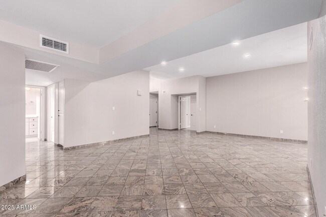 Building Photo - 16220 N 40th Ln