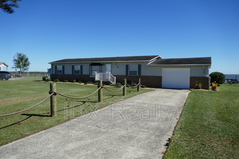 Foto principal - 144 Edgewater Dr