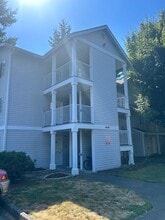 Building Photo - 209 E Maple St