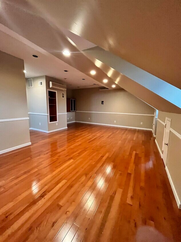 Foto principal - 28 Juniper St