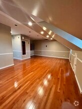 Building Photo - 28 Juniper St