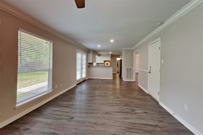 Building Photo - 15506 Swan Creek Dr