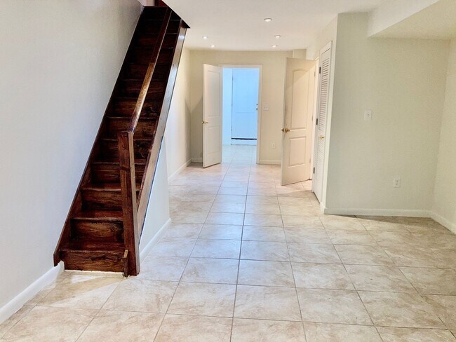 Foto del edificio - Marconi Plaza 3bd/2bth w/ Parking on Uniqu...