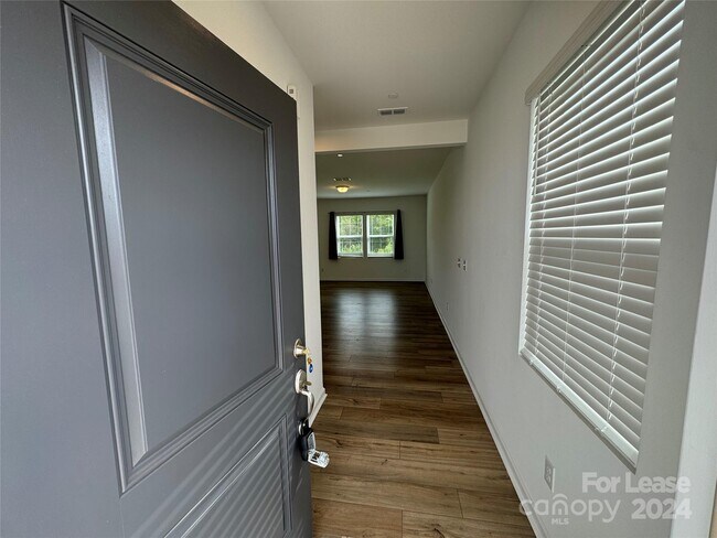 Building Photo - 2995 Langhorne Ave SW