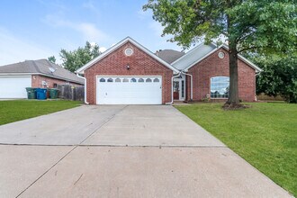 Building Photo - 904 Julies Trail