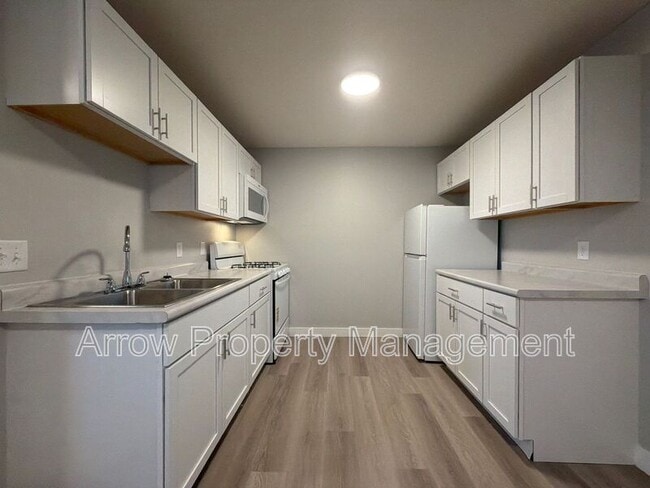 Building Photo - 877 N 26th St