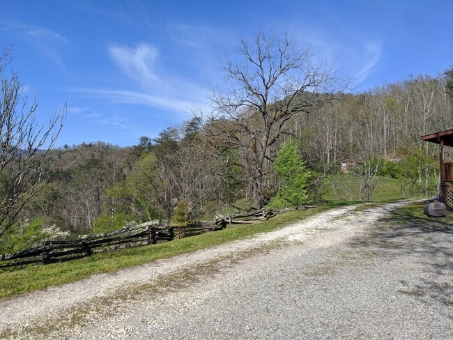Foto del edificio - 2 Bed 1 Bath Cabin- All Utilities Included...