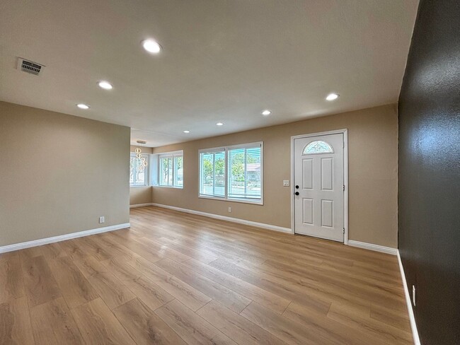 Building Photo - Totally remodeled Buena Park home availabl...