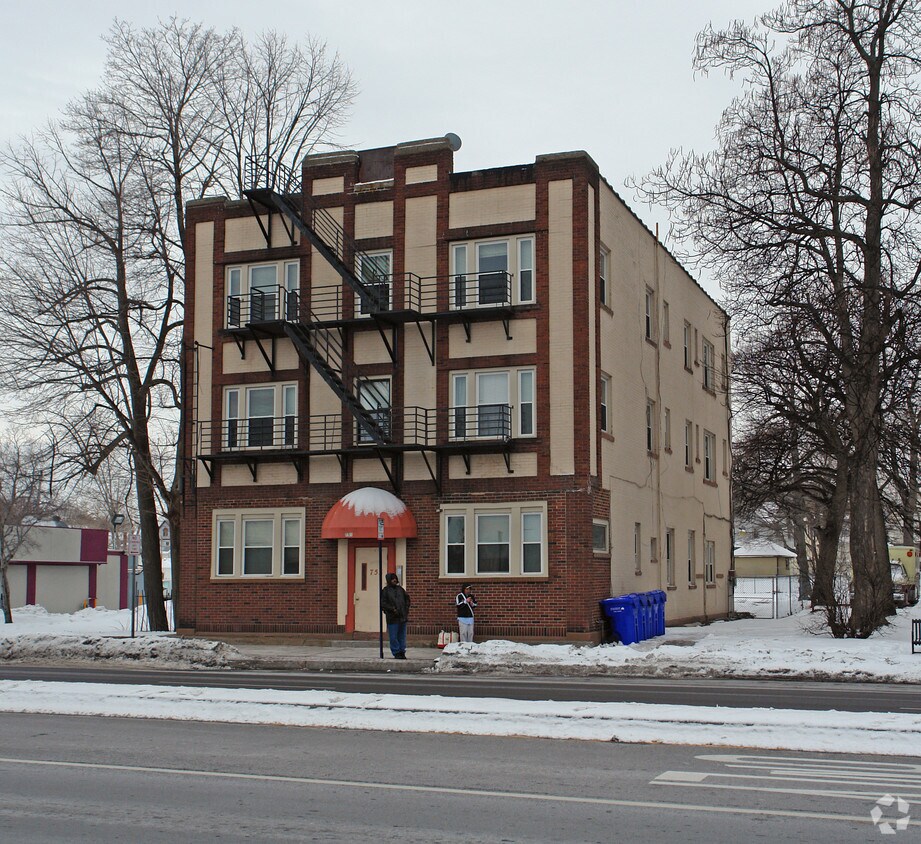 Foto del edificio - 755 Lake Ave