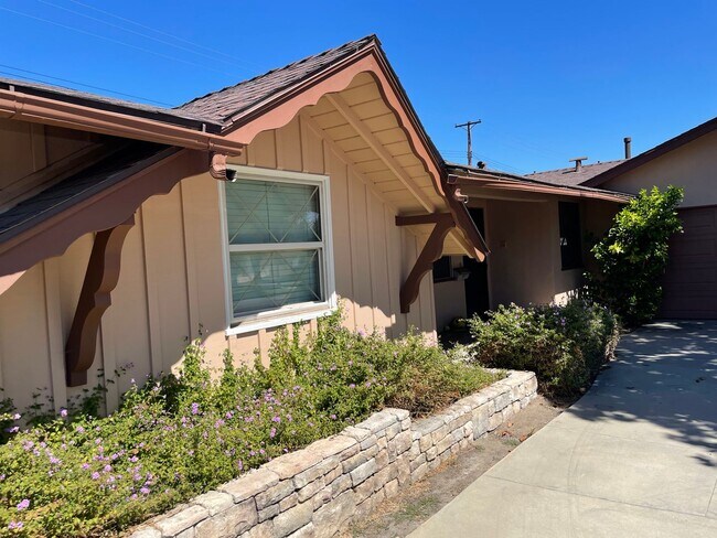 Foto del edificio - 4 Bedroom Mid-Century Classic Fullerton Ho...