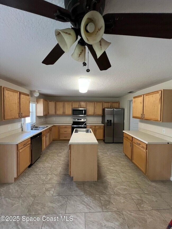 Building Photo - 2109 Maeve Cir