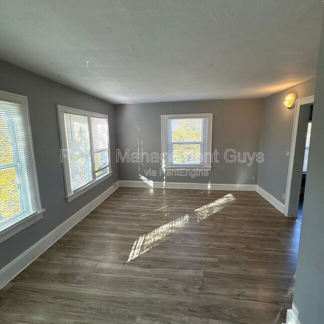 Foto del edificio - 4216 N Bryant Ave