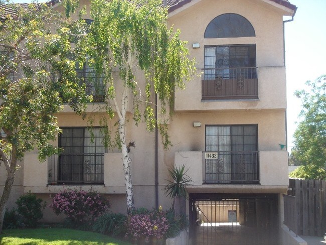 Foto del edificio - 11432 Albers St