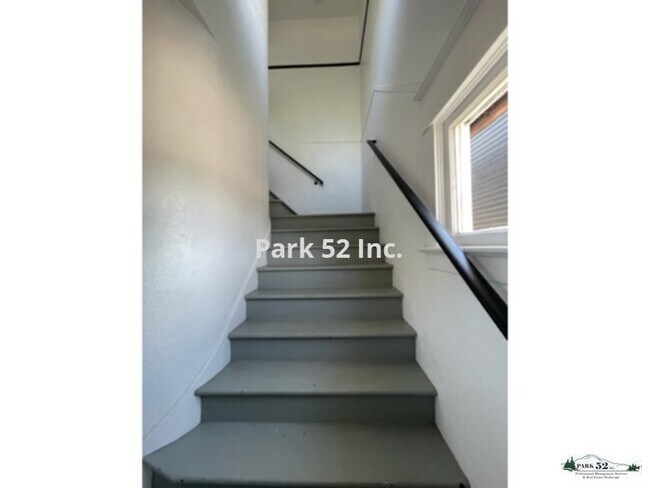 Building Photo - 1408 6th Ave