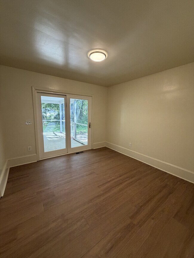 Foto del edificio - 1221 Taney Ave