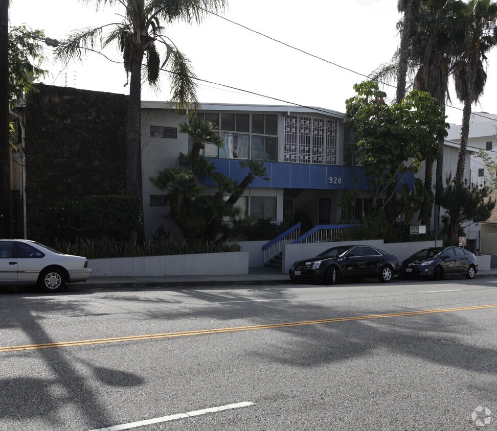 928 N San Vicente blvd. - 928 N San Vicente Blvd