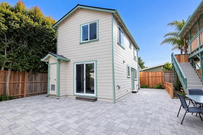 Building Photo - 620 Columbia St