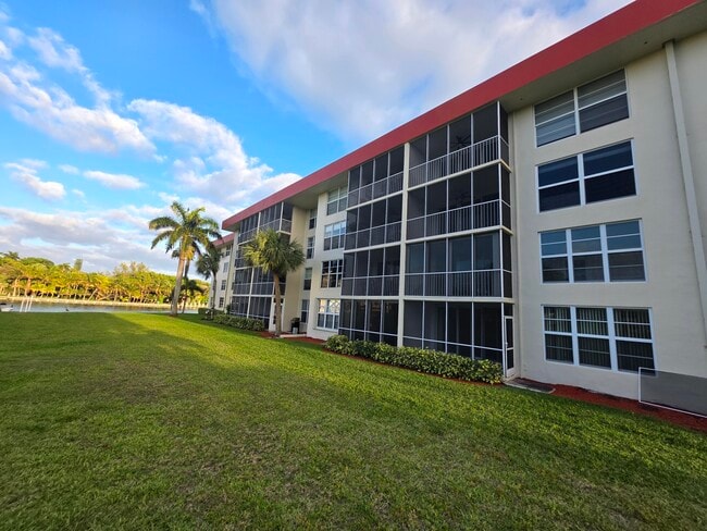 Building Photo - 3100 NE 48th Ct