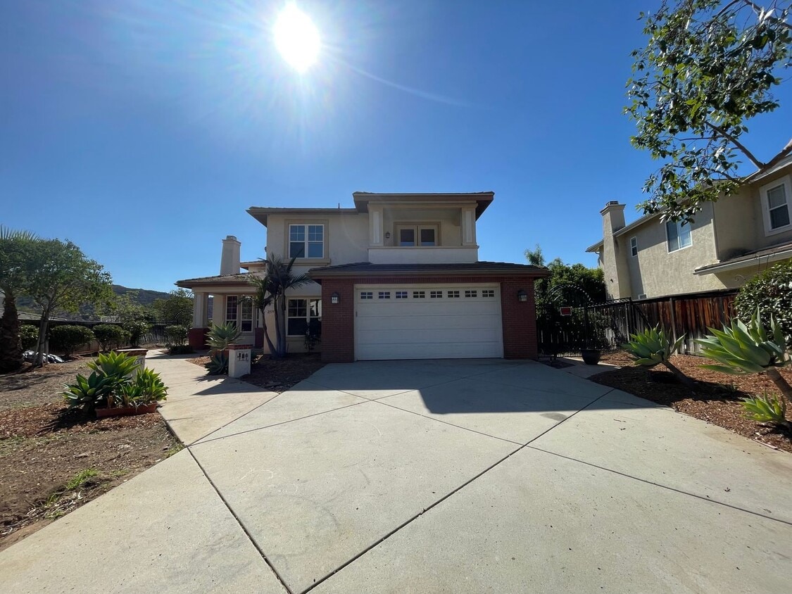 Spacious 5 Bedroom4 Bathroom Two Story Ho... House Rental in El